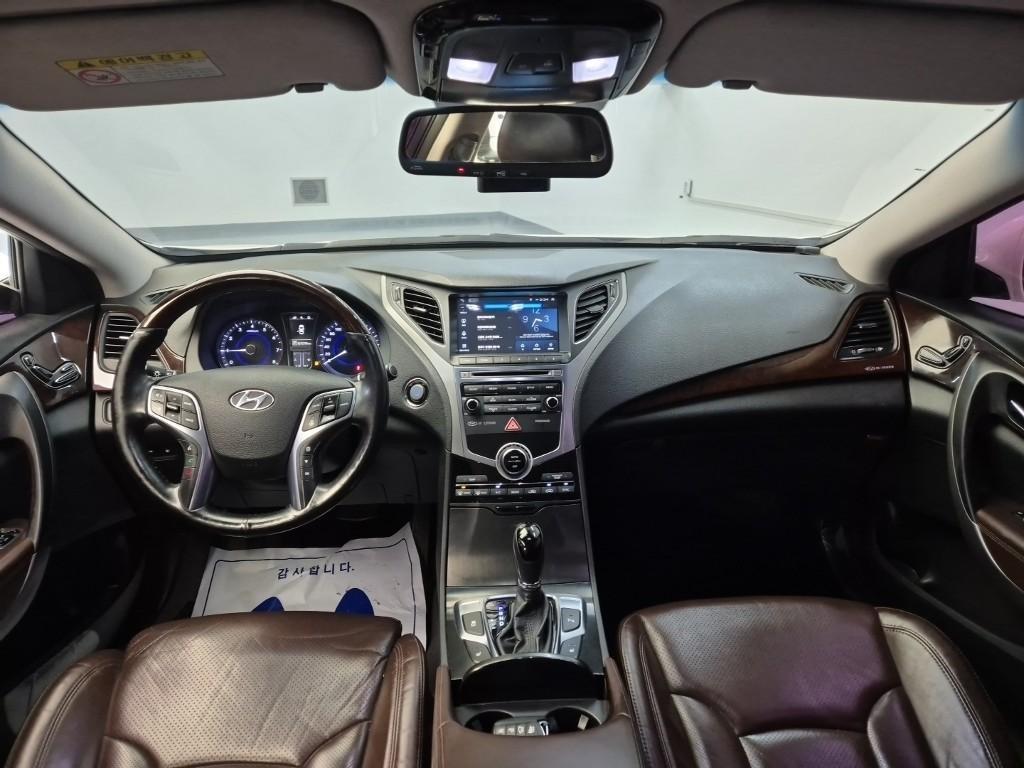 HYUNDAI Grandeur - Vista 7