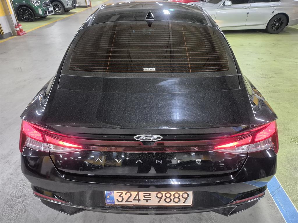 HYUNDAI Avante - Vista 3