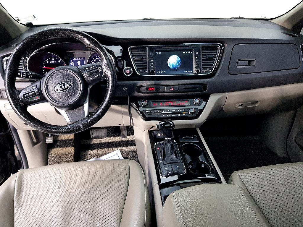 KIA Carnival - Vista 5