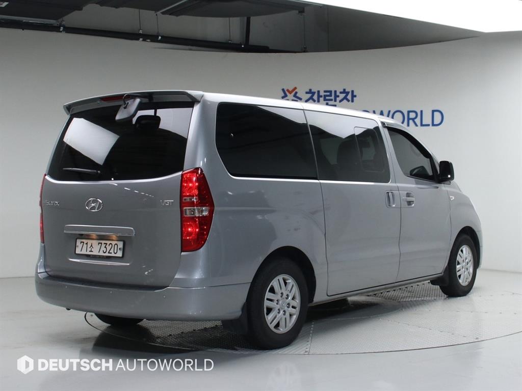 HYUNDAI Starex - Vista 2