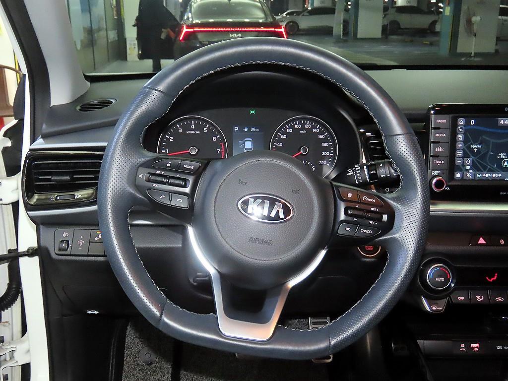 KIA Stonic - Vista 8