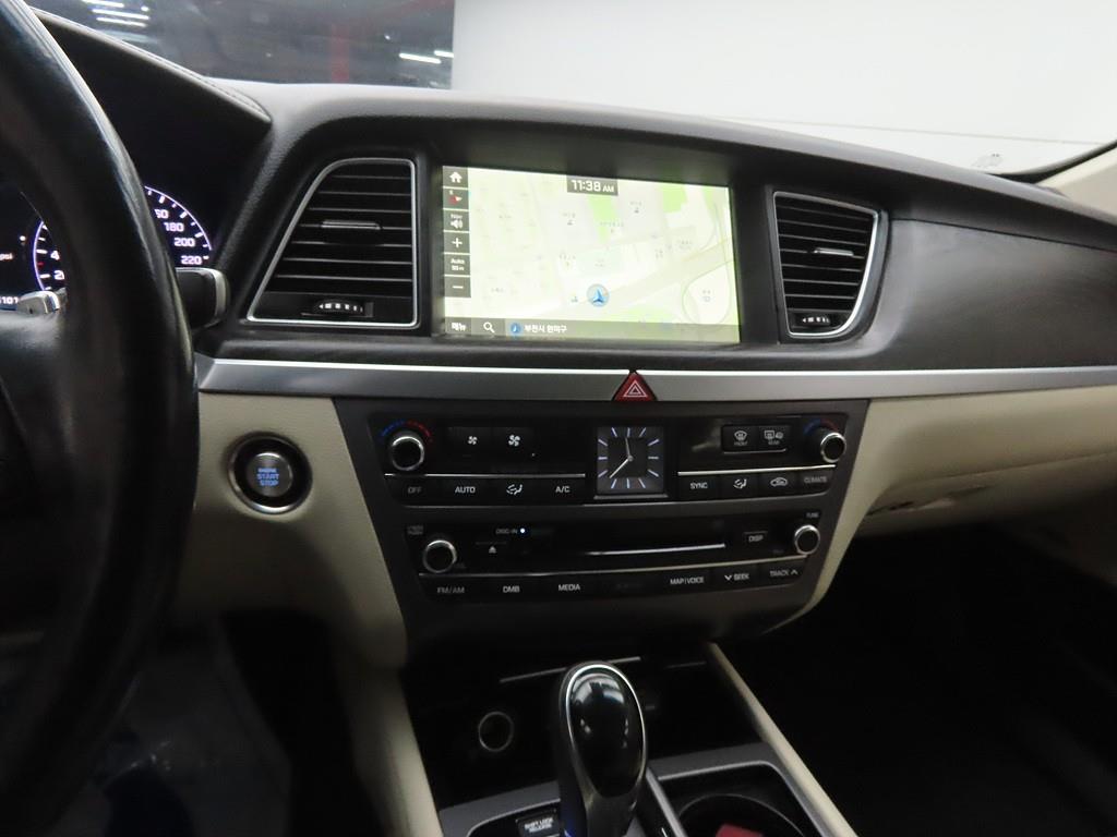 HYUNDAI Genesis - Vista 10