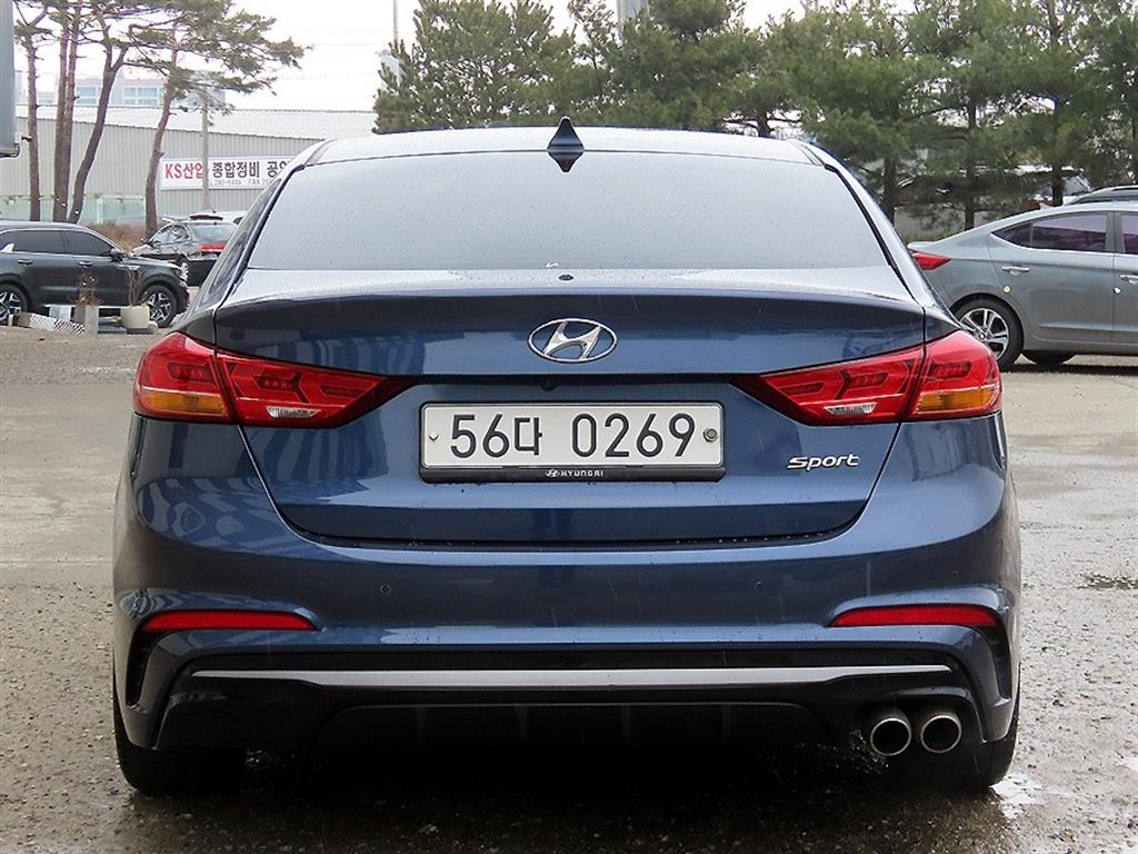 HYUNDAI Avante - Vista 4