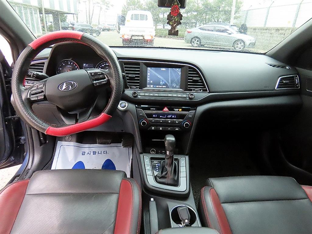 HYUNDAI Avante - Vista 7