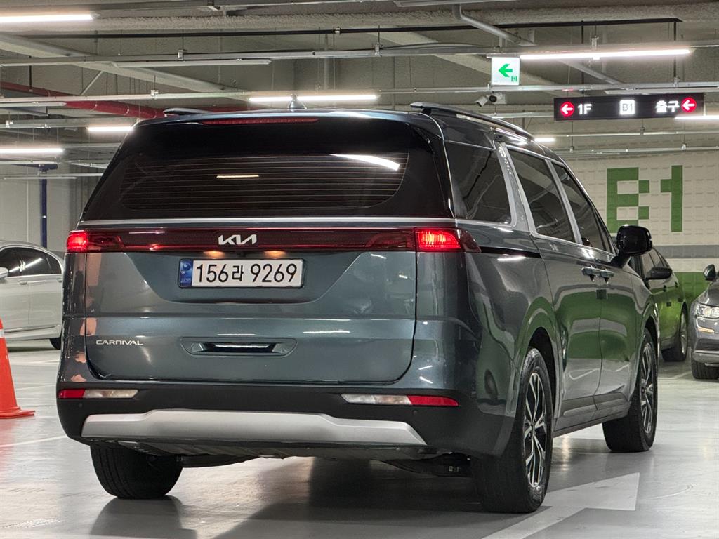 KIA Carnival - Vista 5