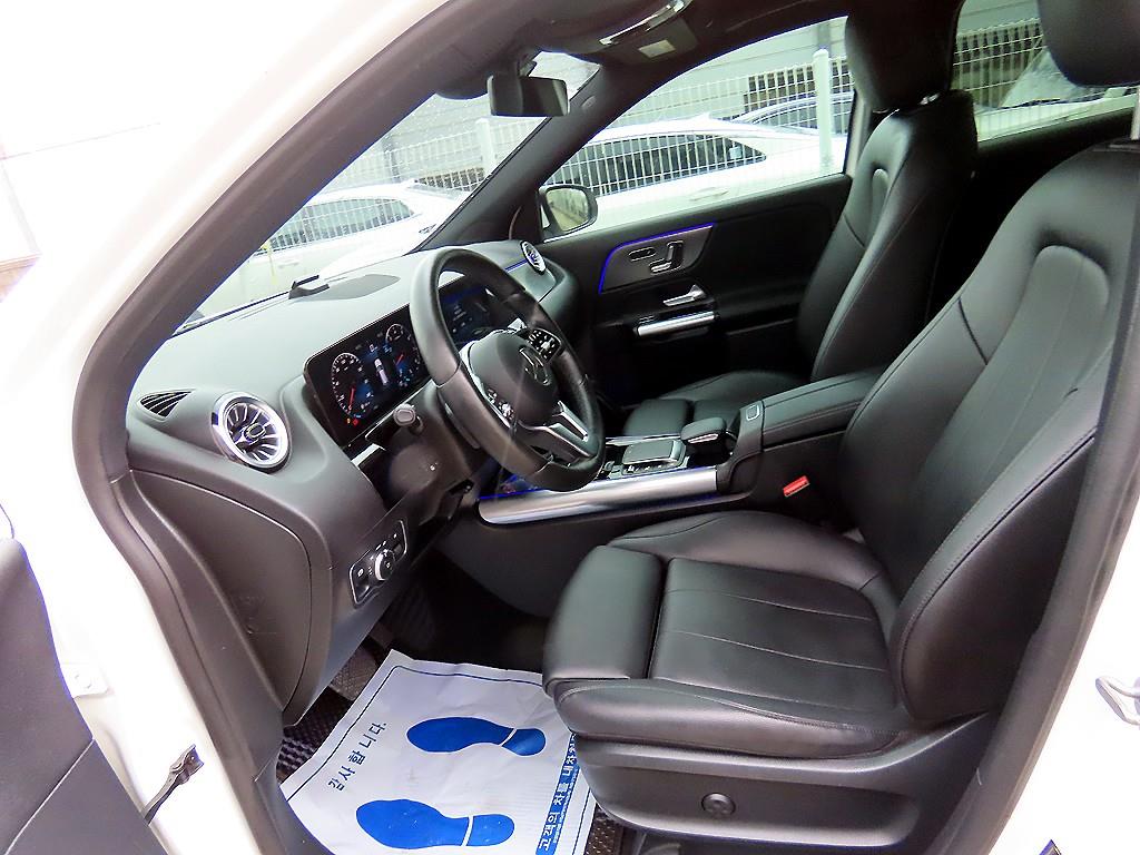 Mercedes Benz GLA Class - Vista 5