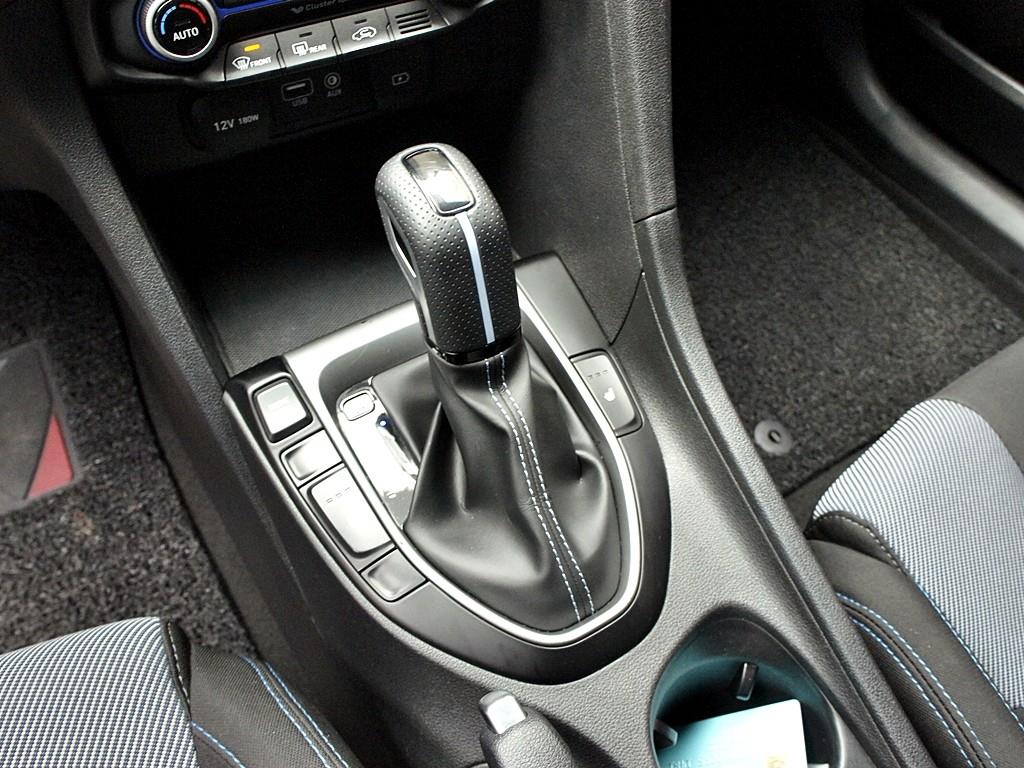 HYUNDAI Veloster 2018 Blanco - Importación desde Corea - HF Imports Iquique - Foto 11