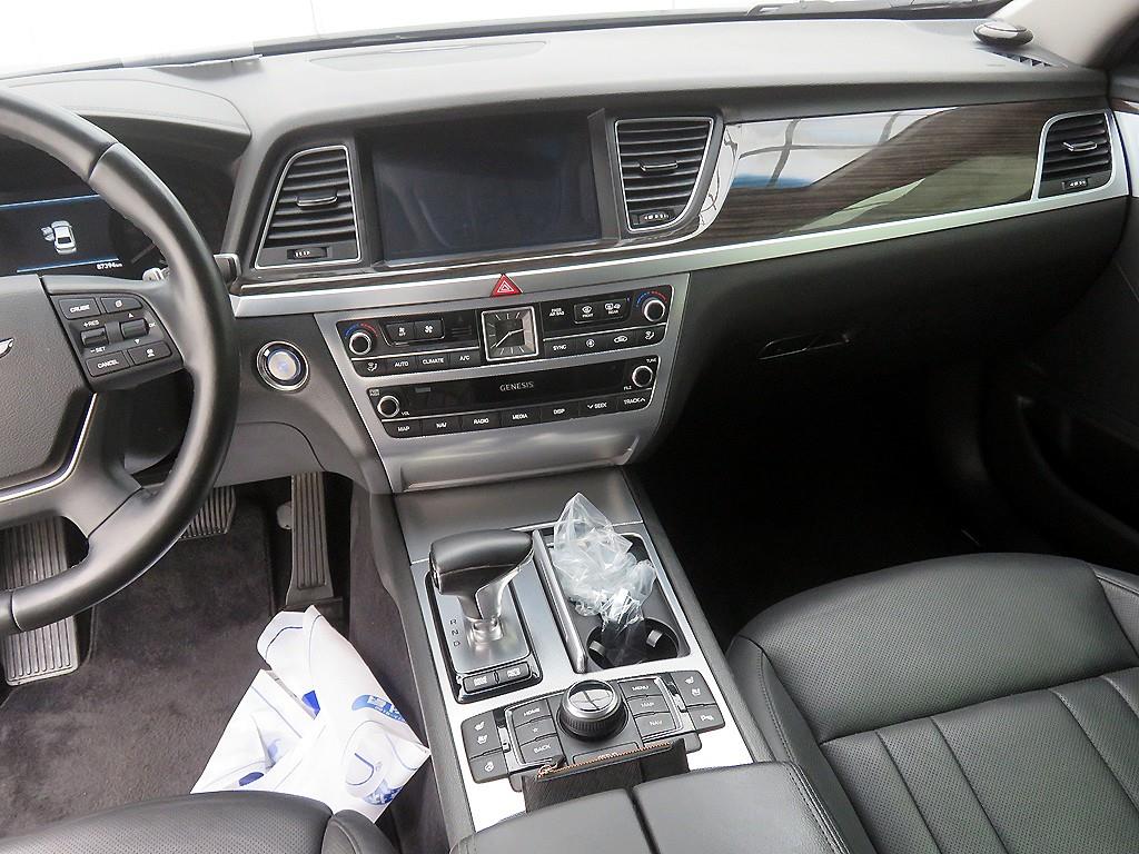 Genesis G80 - Vista 10