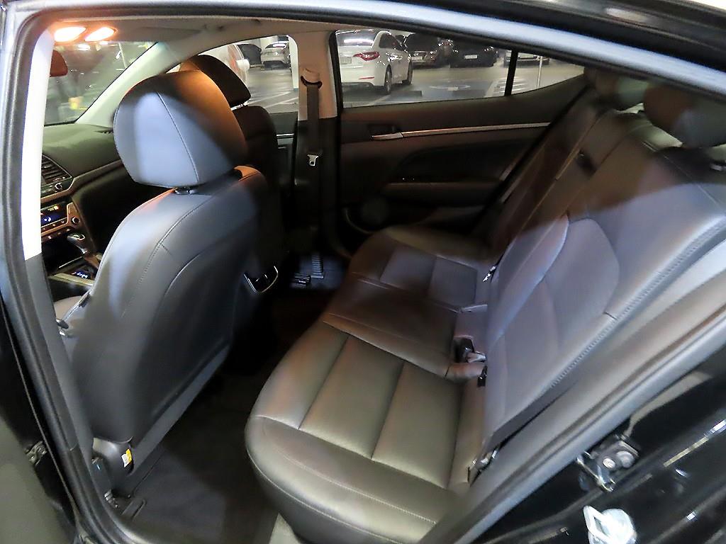 HYUNDAI Avante - Vista 7