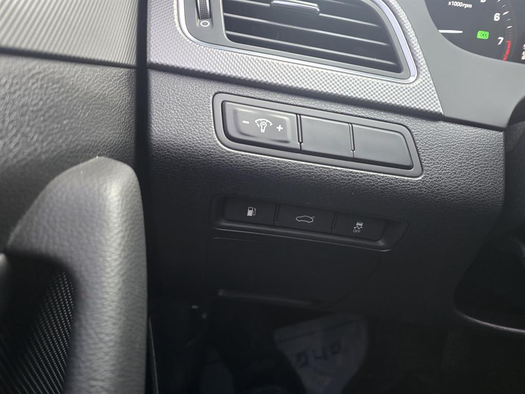 HYUNDAI Sonata - Vista 12