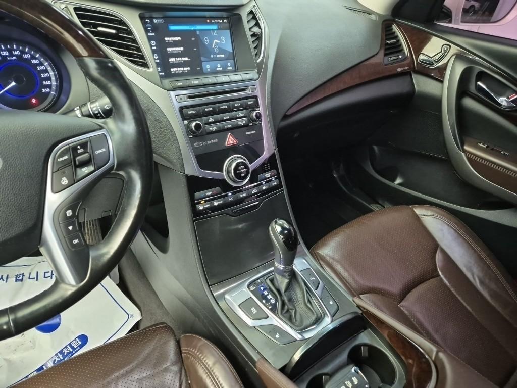 HYUNDAI Grandeur - Vista 10