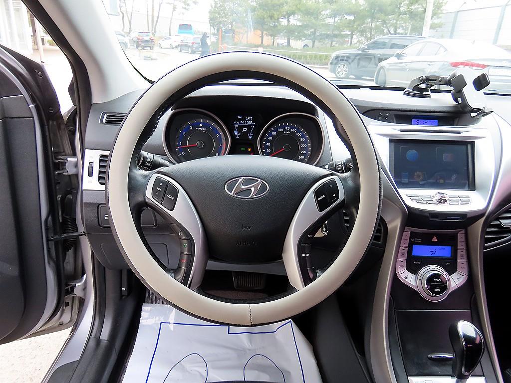 HYUNDAI Avante - Vista 8