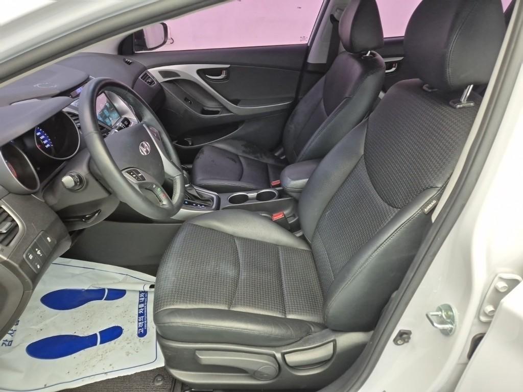 HYUNDAI Avante - Vista 11