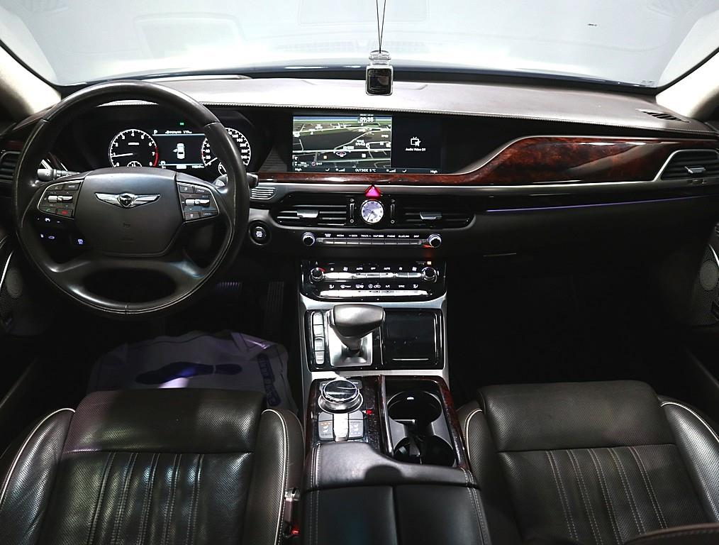 Genesis EQ900 - Vista 5