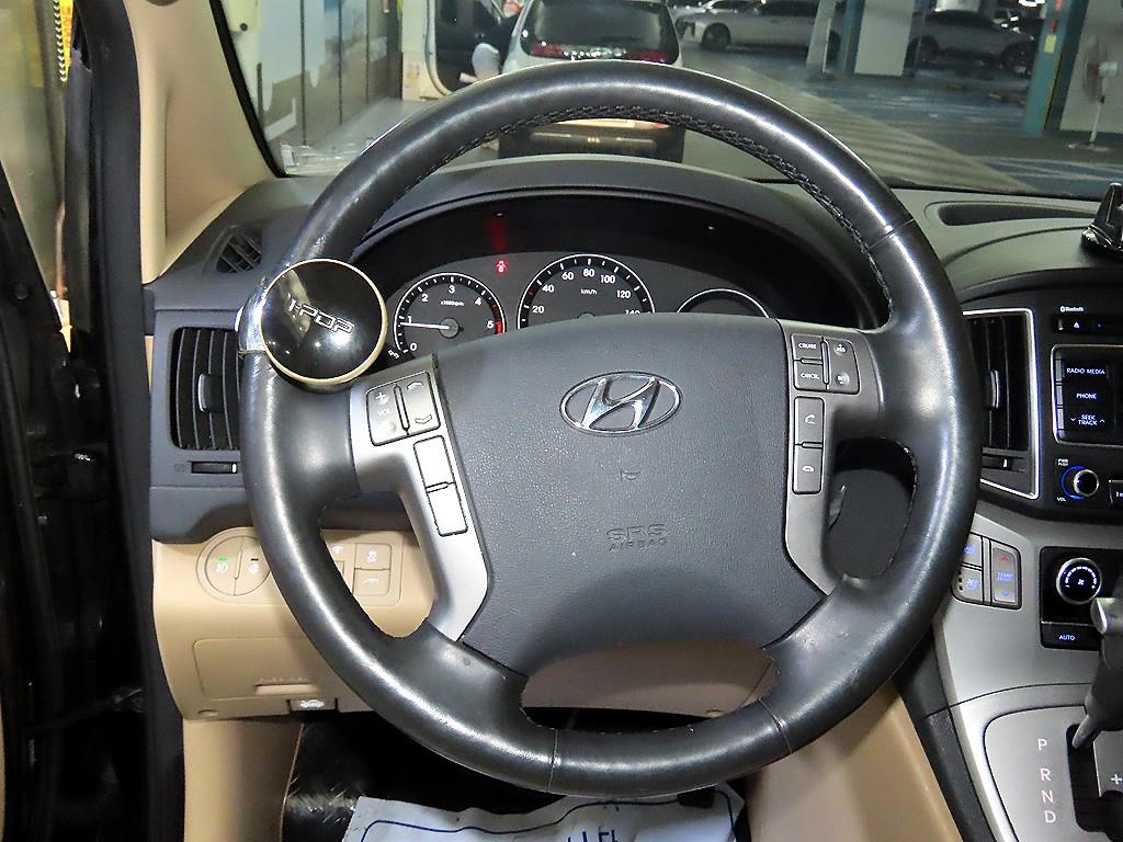 HYUNDAI Starex - Vista 8