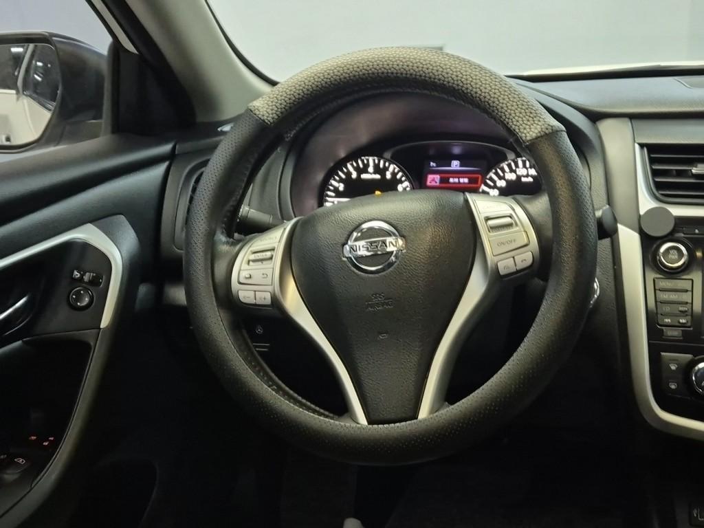 Nissan Altima - Vista 9