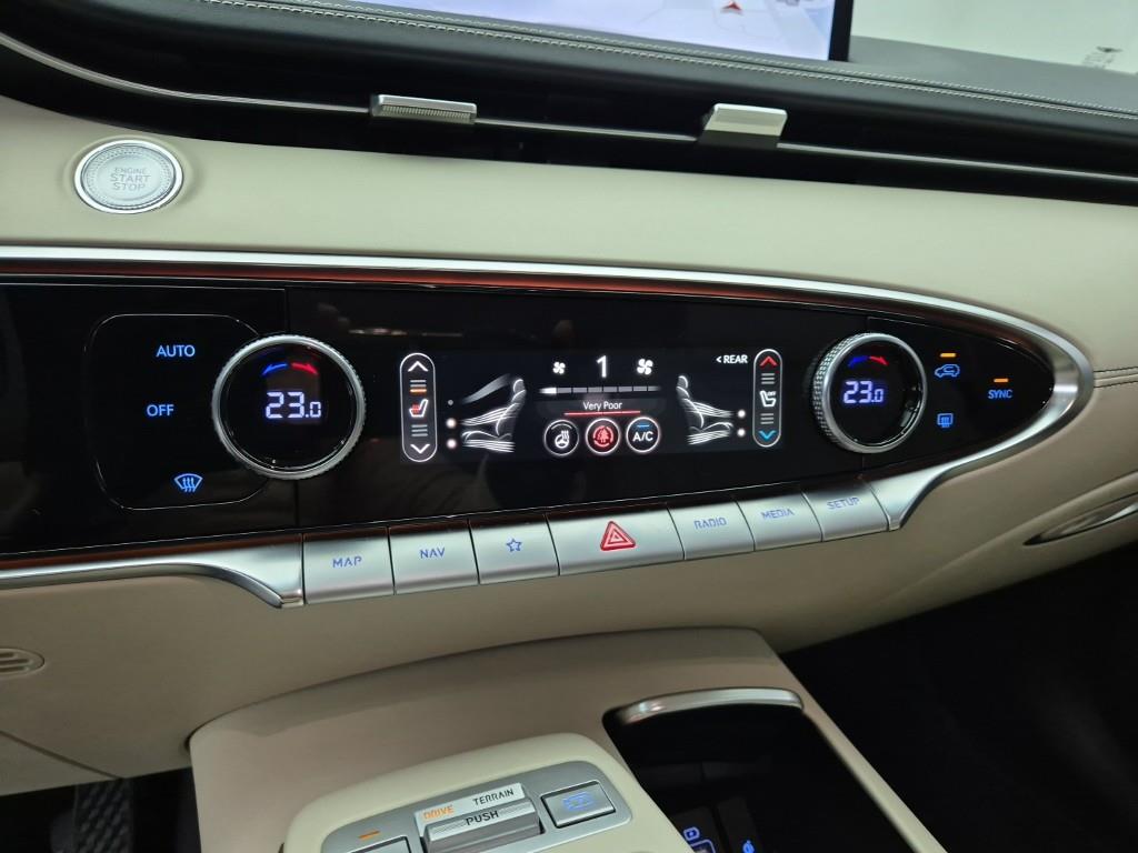 Genesis GV70 - Vista 10