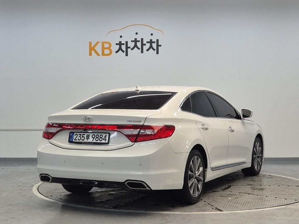 HYUNDAI Grandeur - Vista 3