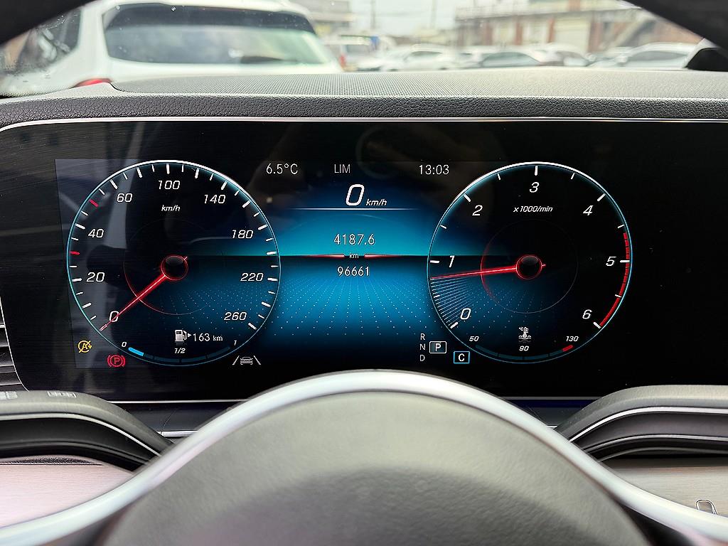 Mercedes Benz GLE Class - Vista 9