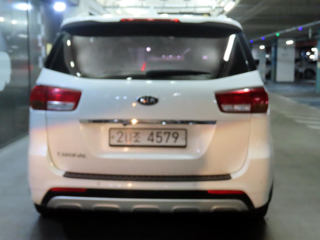 KIA Carnival - Vista 5