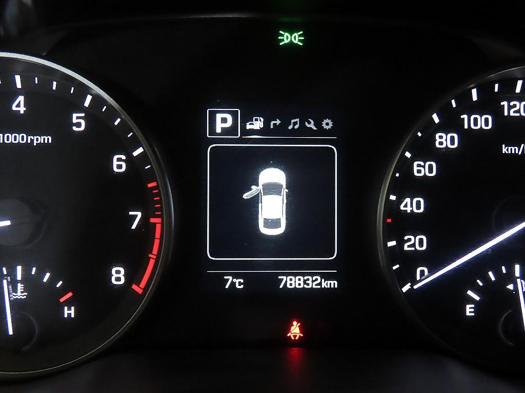 HYUNDAI Avante - Vista 9