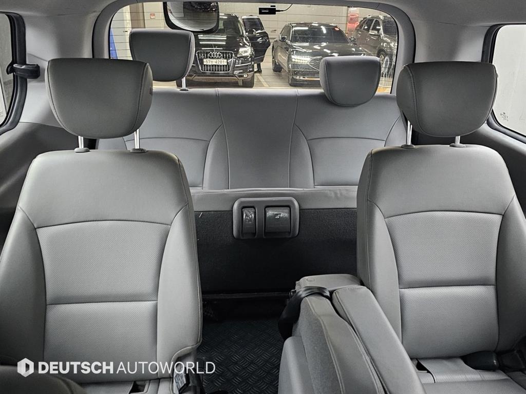 HYUNDAI Starex - Vista 7