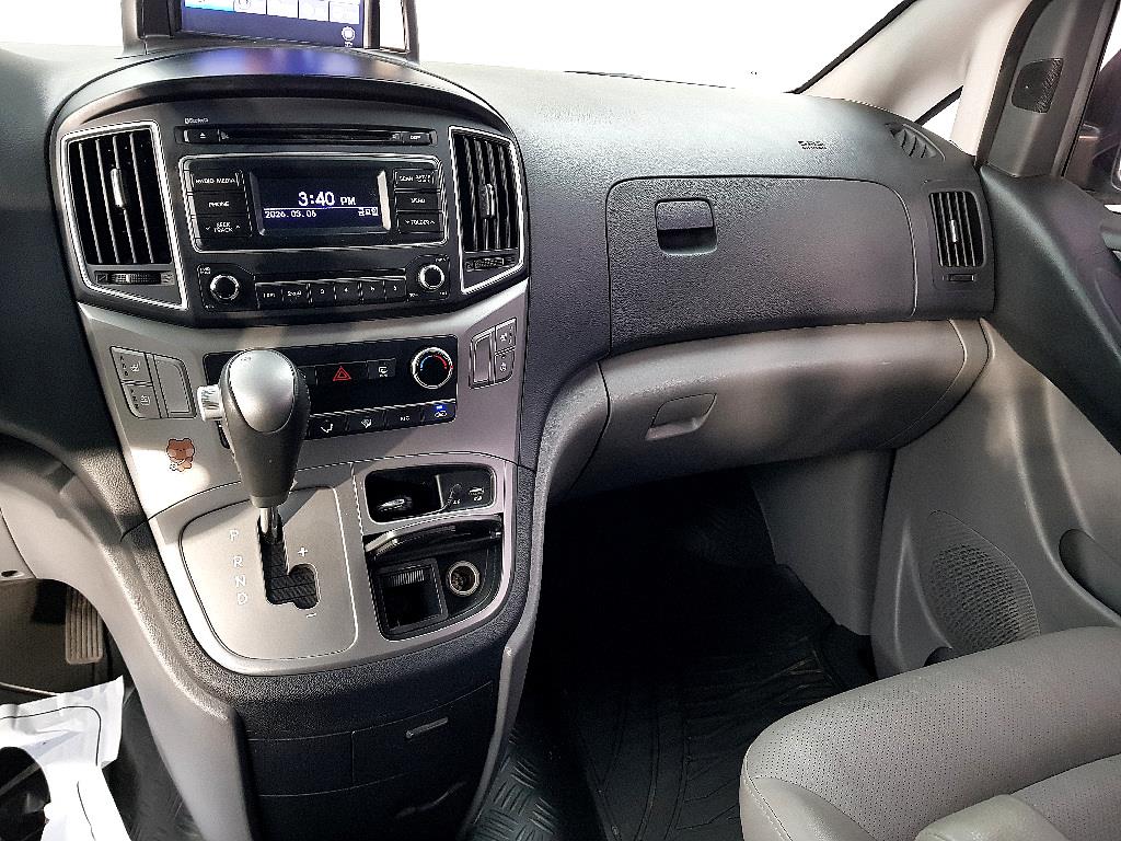 HYUNDAI Starex - Vista 10