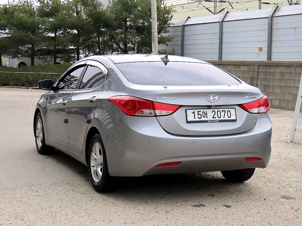 HYUNDAI Avante - Vista 3