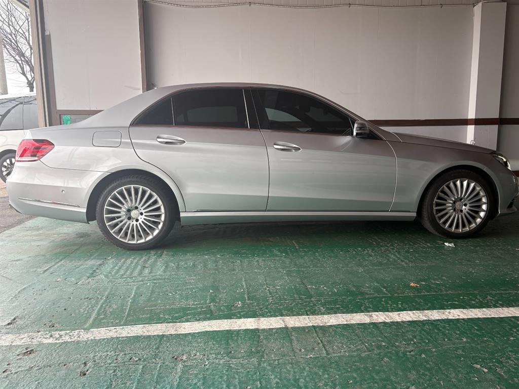 Mercedes Benz E class - Vista 3