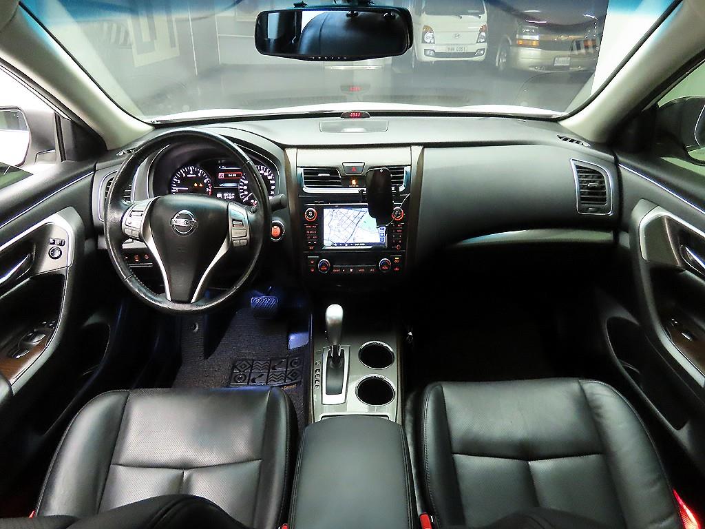 Nissan Altima - Vista 8