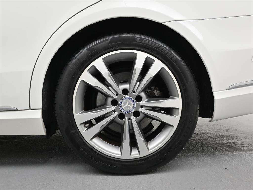 Mercedes Benz E class - Vista 5