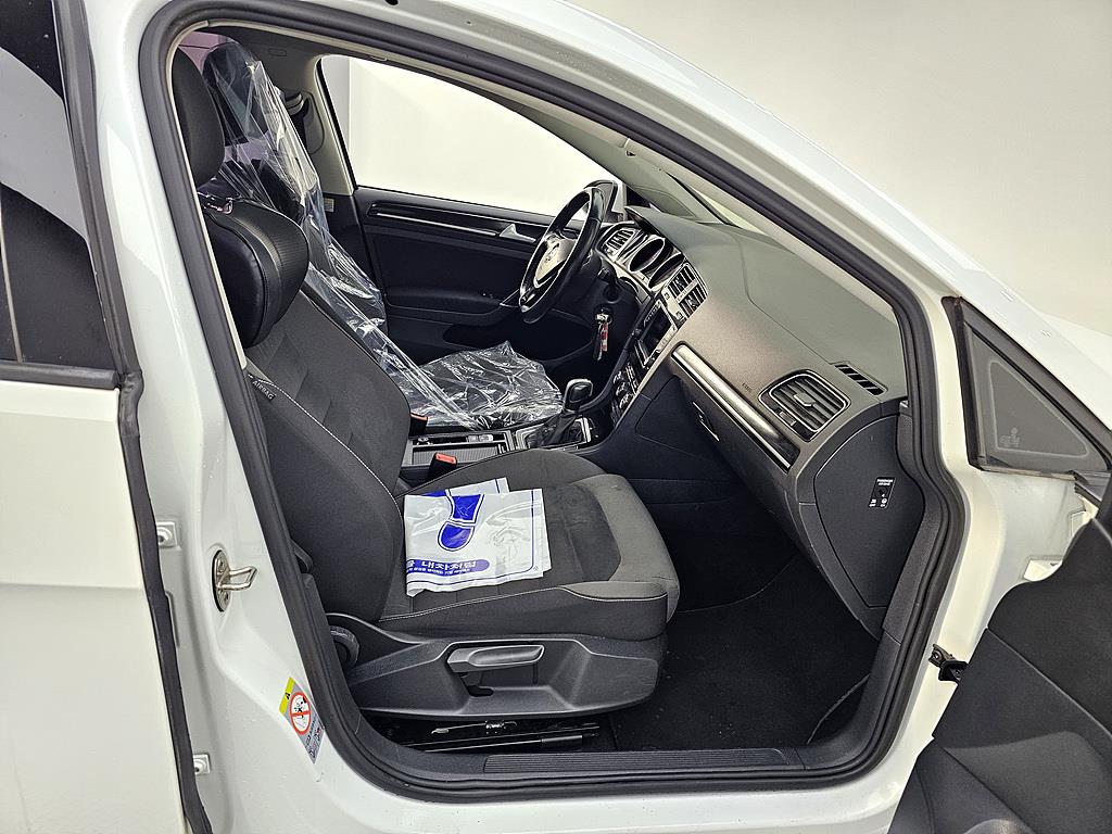 Volkswagen Golf - Vista 11