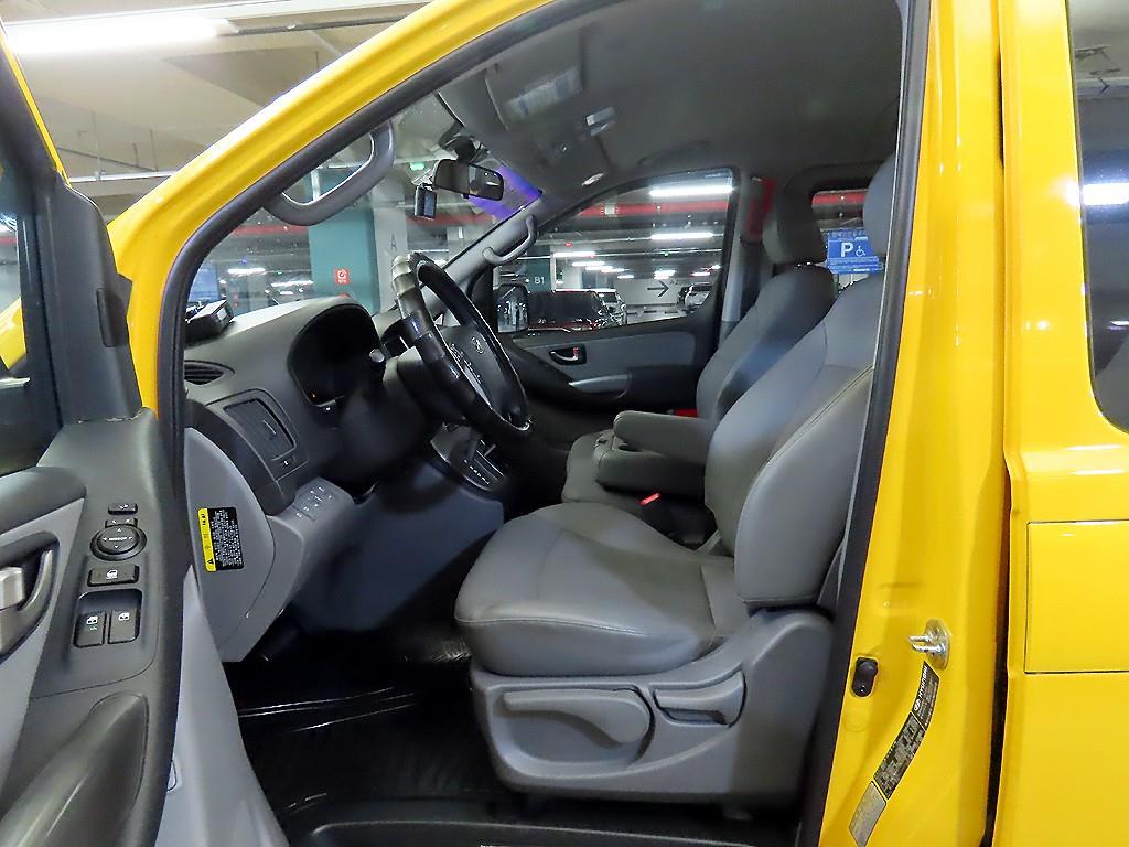 HYUNDAI Starex - Vista 6