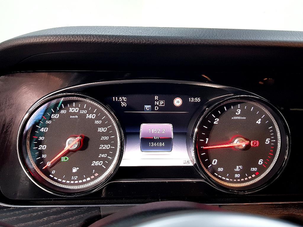 Mercedes Benz E class - Vista 7