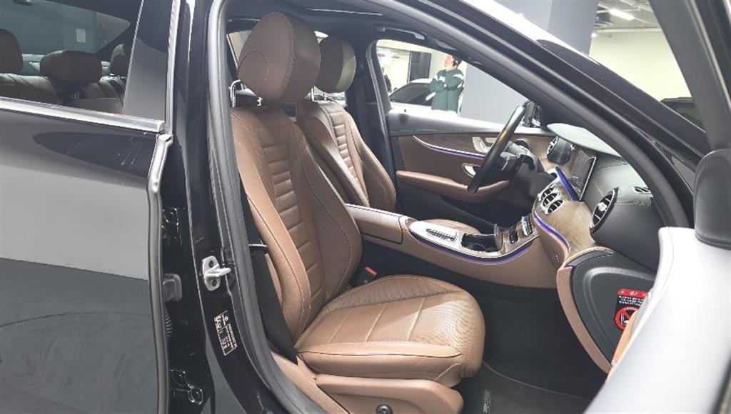 Mercedes Benz E class - Vista 10