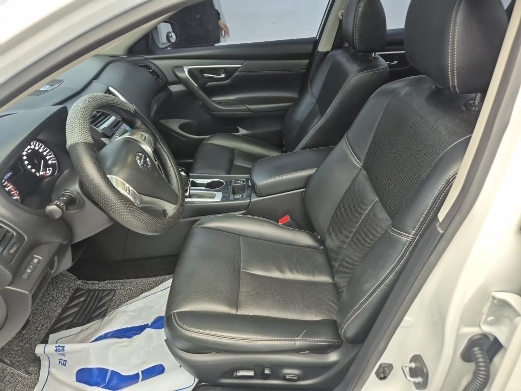 Nissan Altima - Vista 11