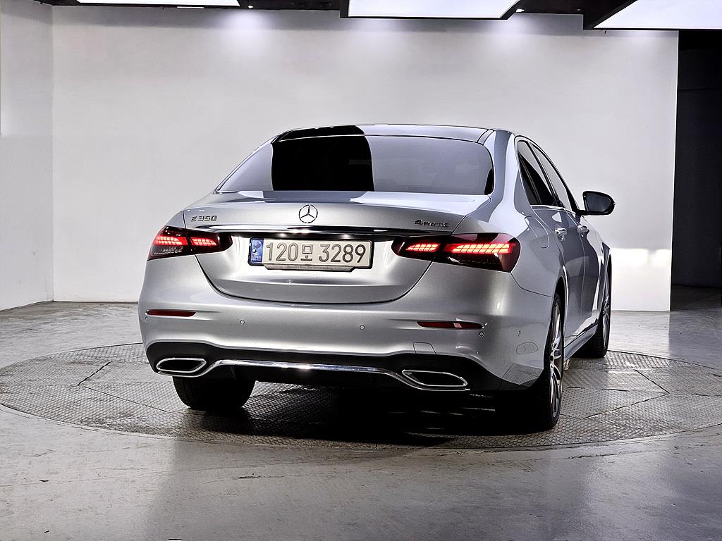 Mercedes Benz E class - Vista 3