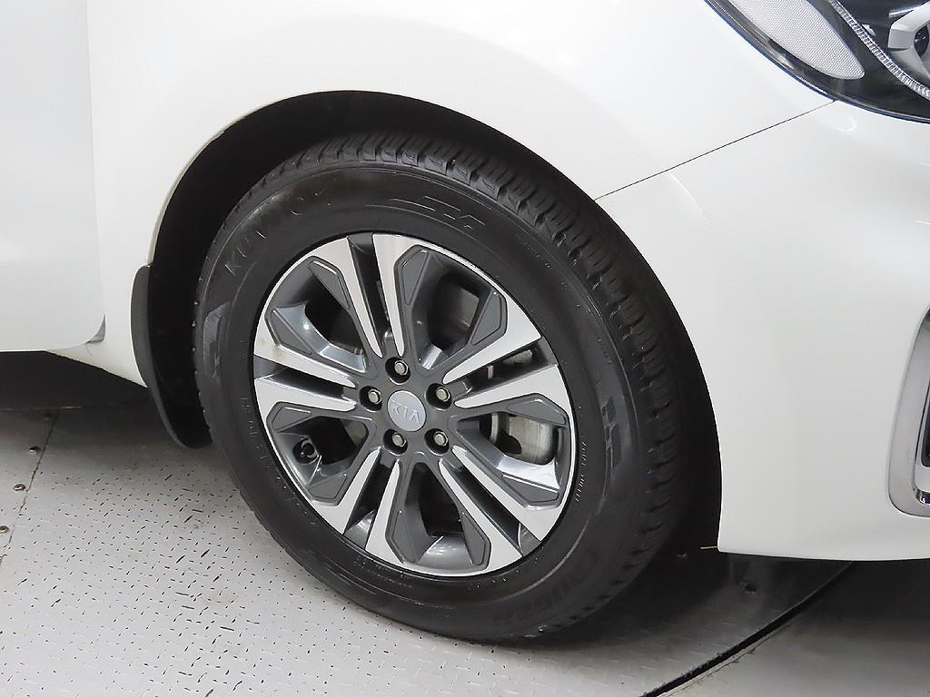 KIA Carnival - Vista 9