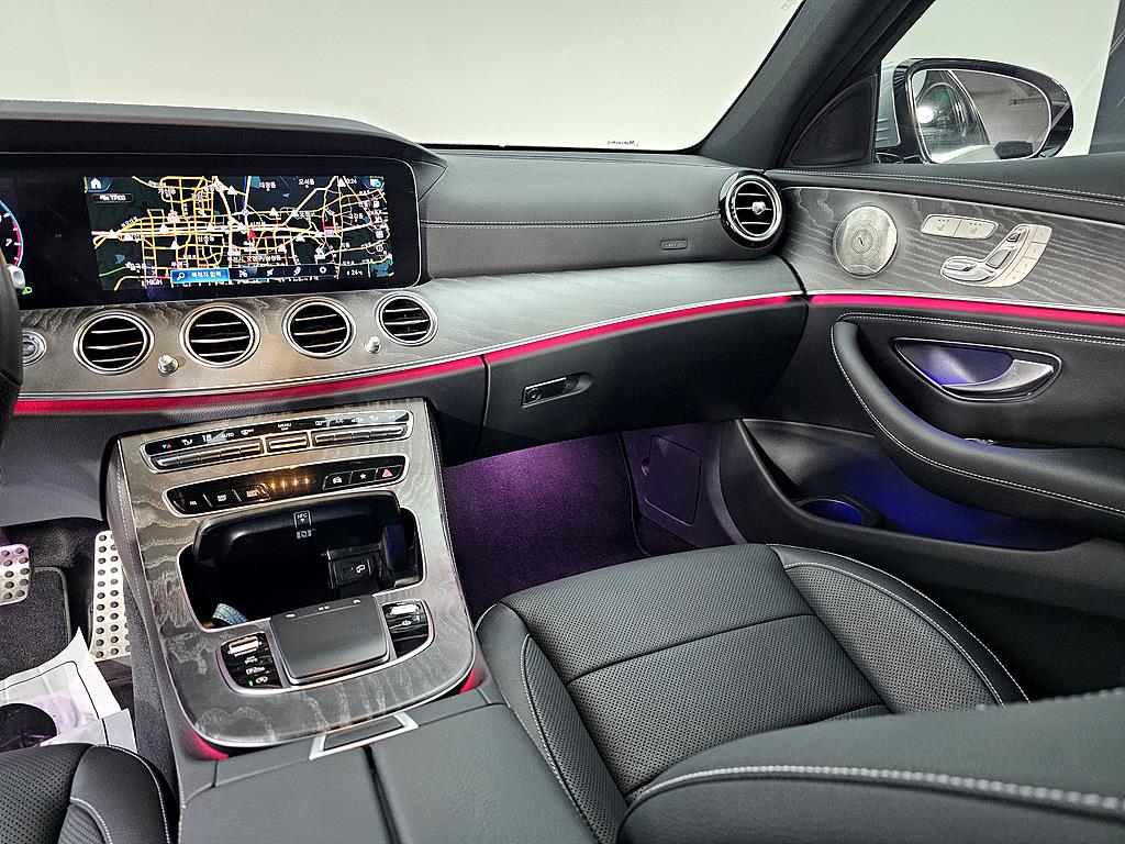 Mercedes Benz E class - Vista 10