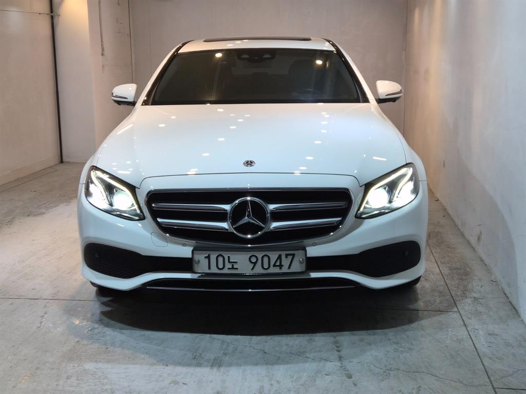 Mercedes Benz E class 2018 Blanco - Importación desde Corea - HF Imports Iquique - Foto 1