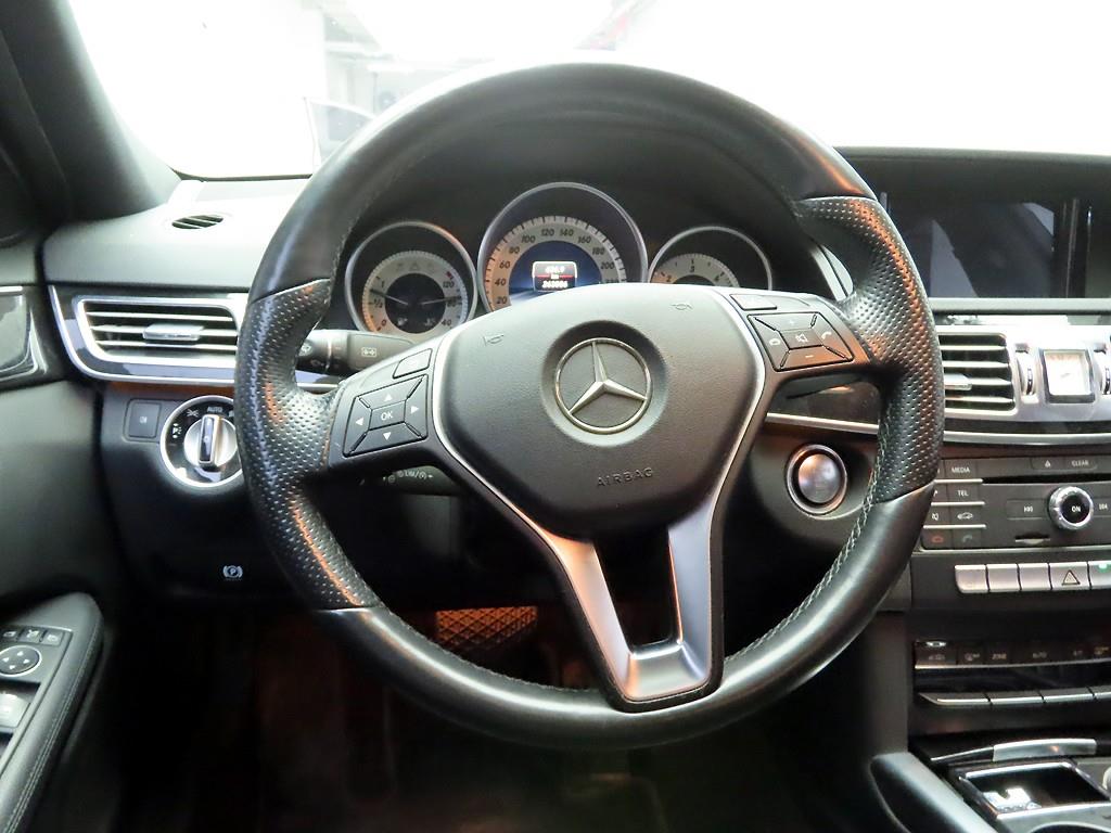 Mercedes Benz E class - Vista 8
