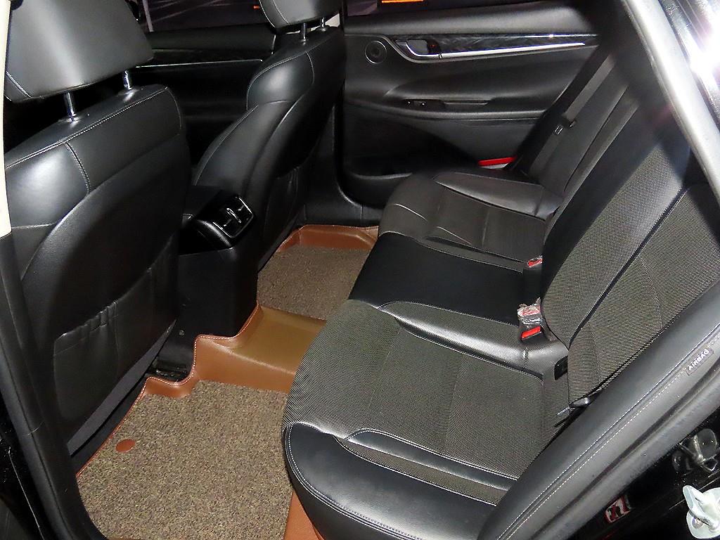 HYUNDAI Grandeur - Vista 7