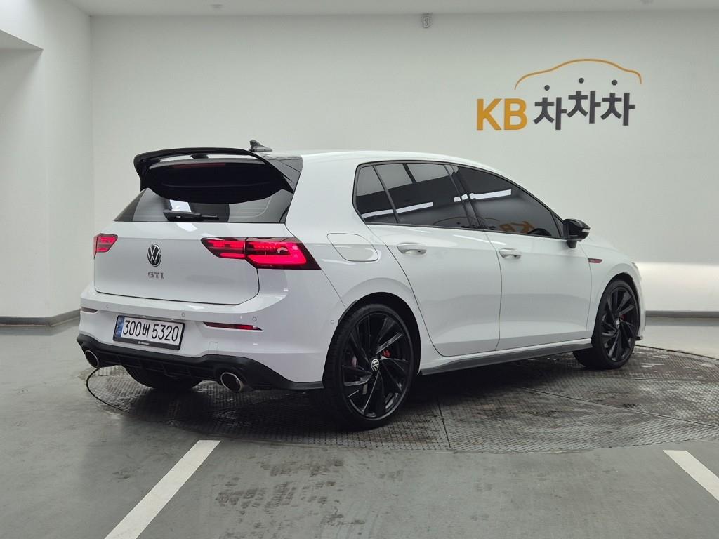 Volkswagen Golf - Vista 4