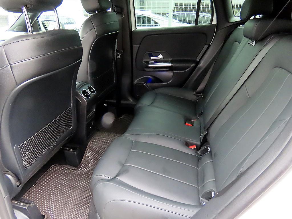 Mercedes Benz GLA Class - Vista 6