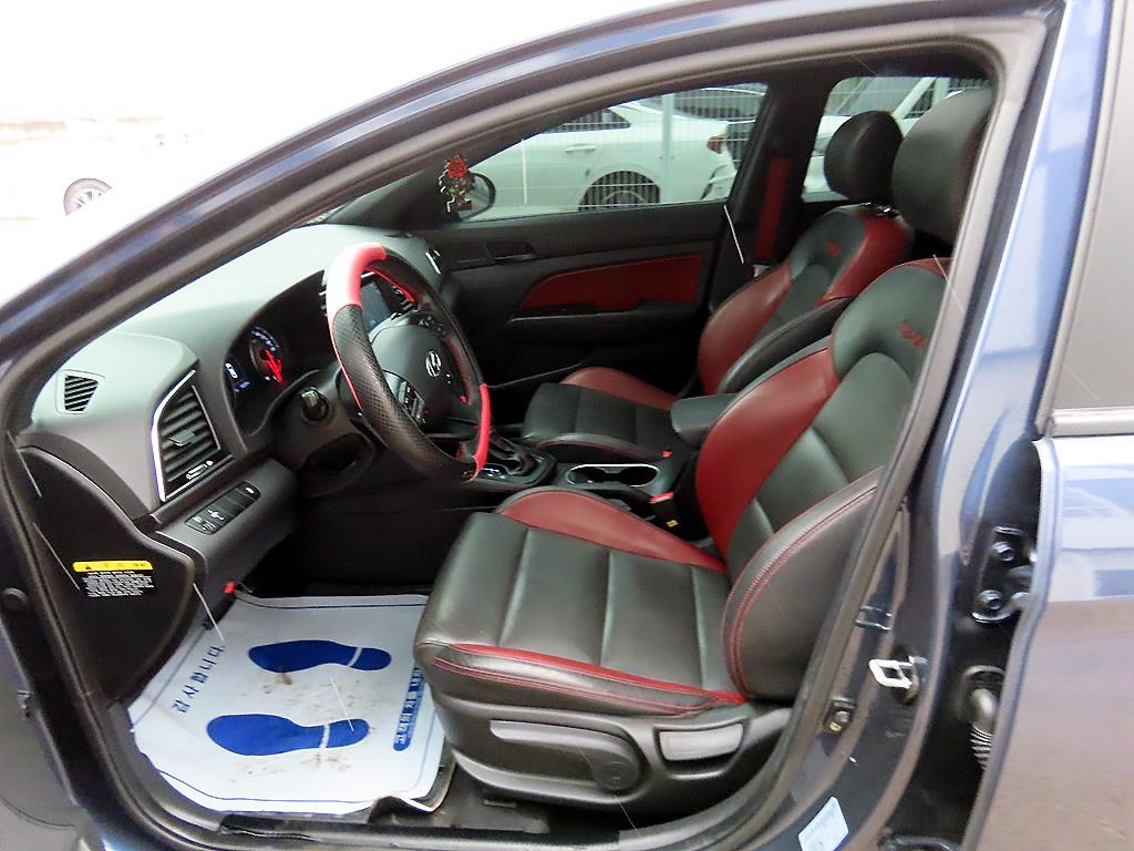 HYUNDAI Avante - Vista 5