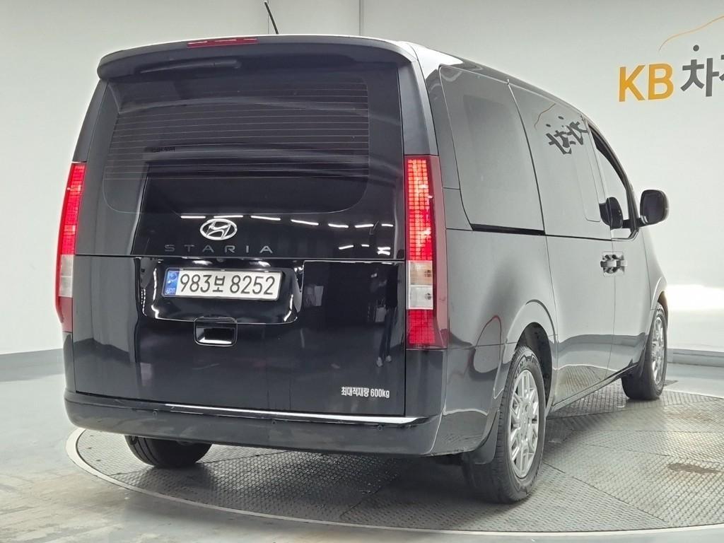 HYUNDAI Staria - Vista 3