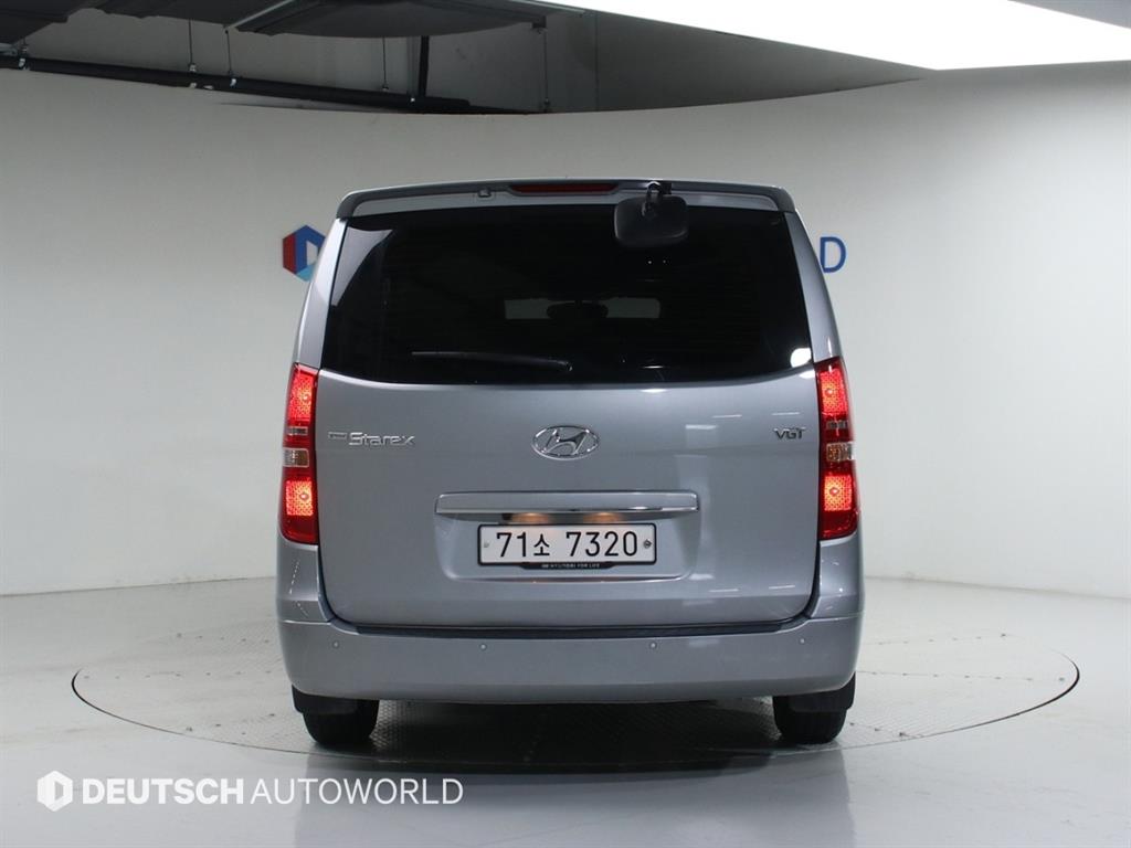 HYUNDAI Starex - Vista 4