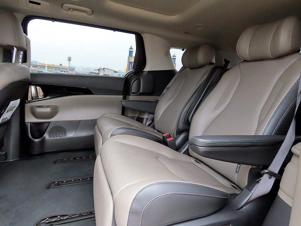 KIA Carnival - Vista 6