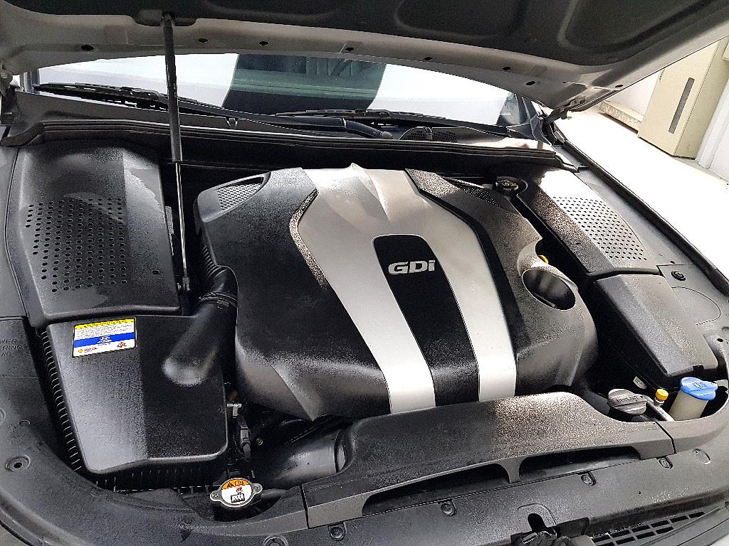 HYUNDAI Genesis - Vista 6