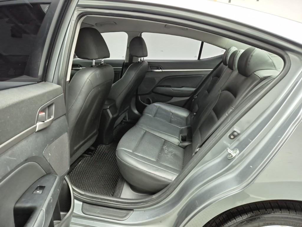 HYUNDAI Avante - Vista 12